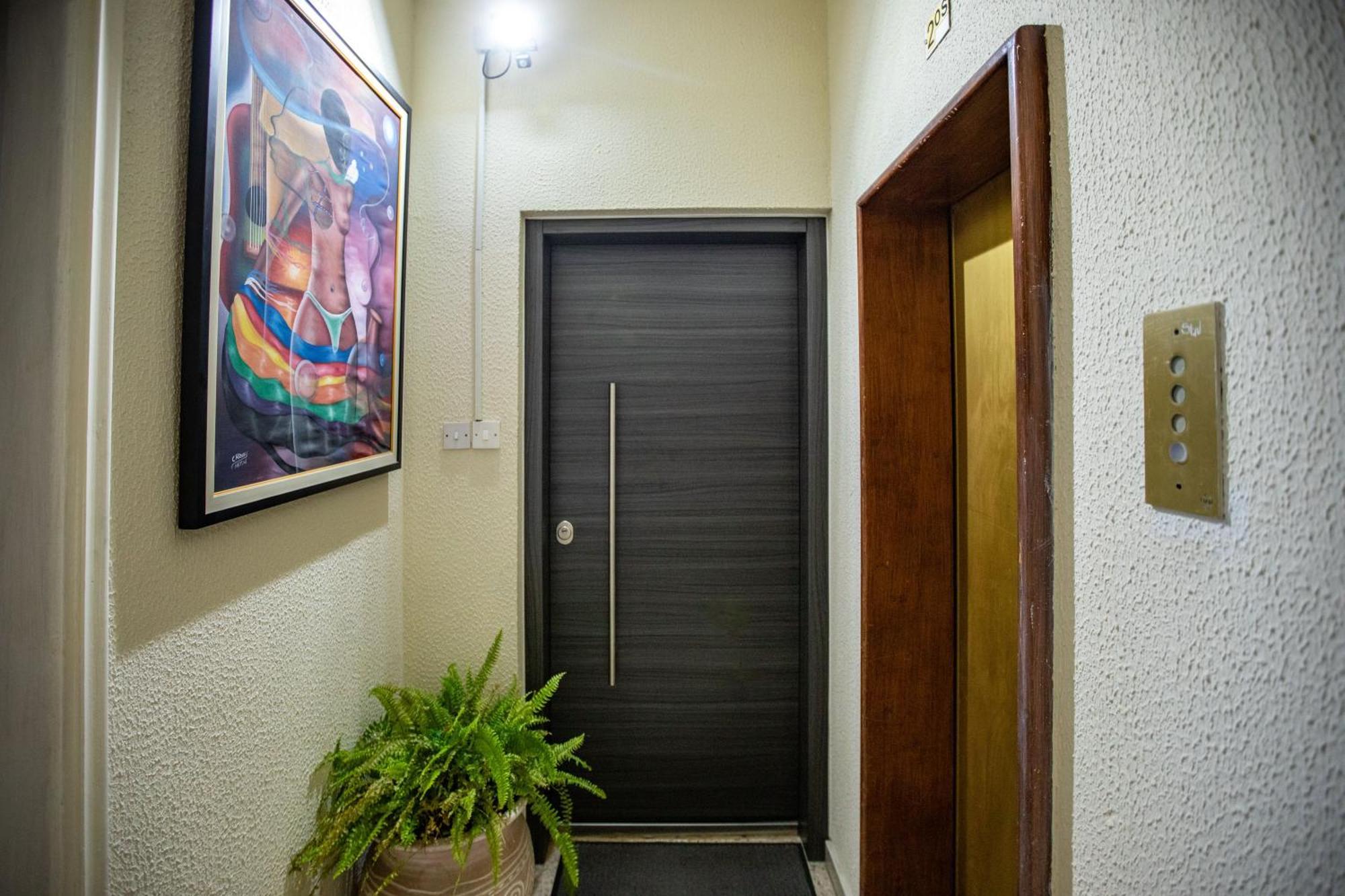 Neapolis Residence Spacious Quiet Near Beach Лимасол Екстериор снимка