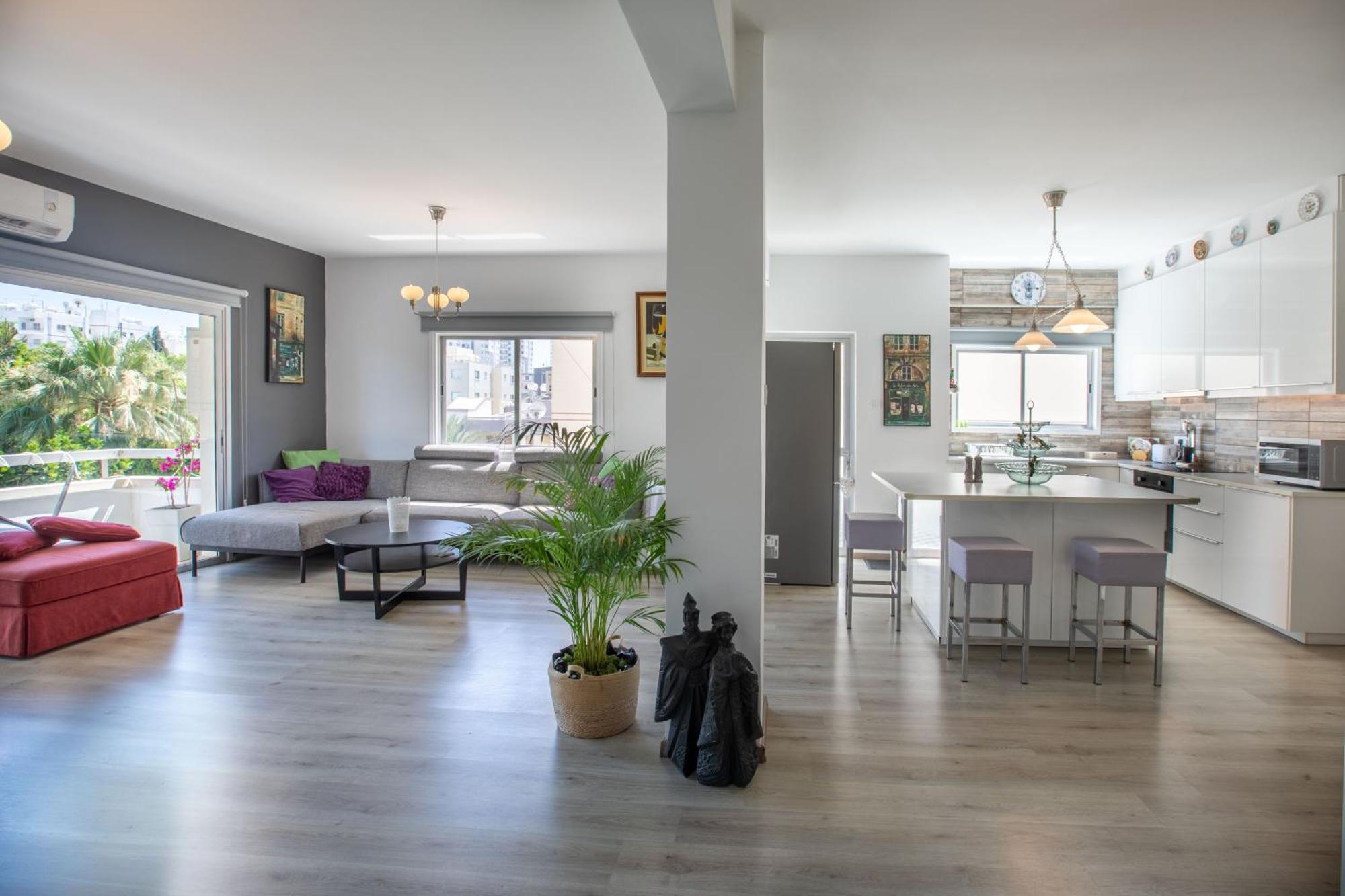 Neapolis Residence Spacious Quiet Near Beach Лимасол Екстериор снимка